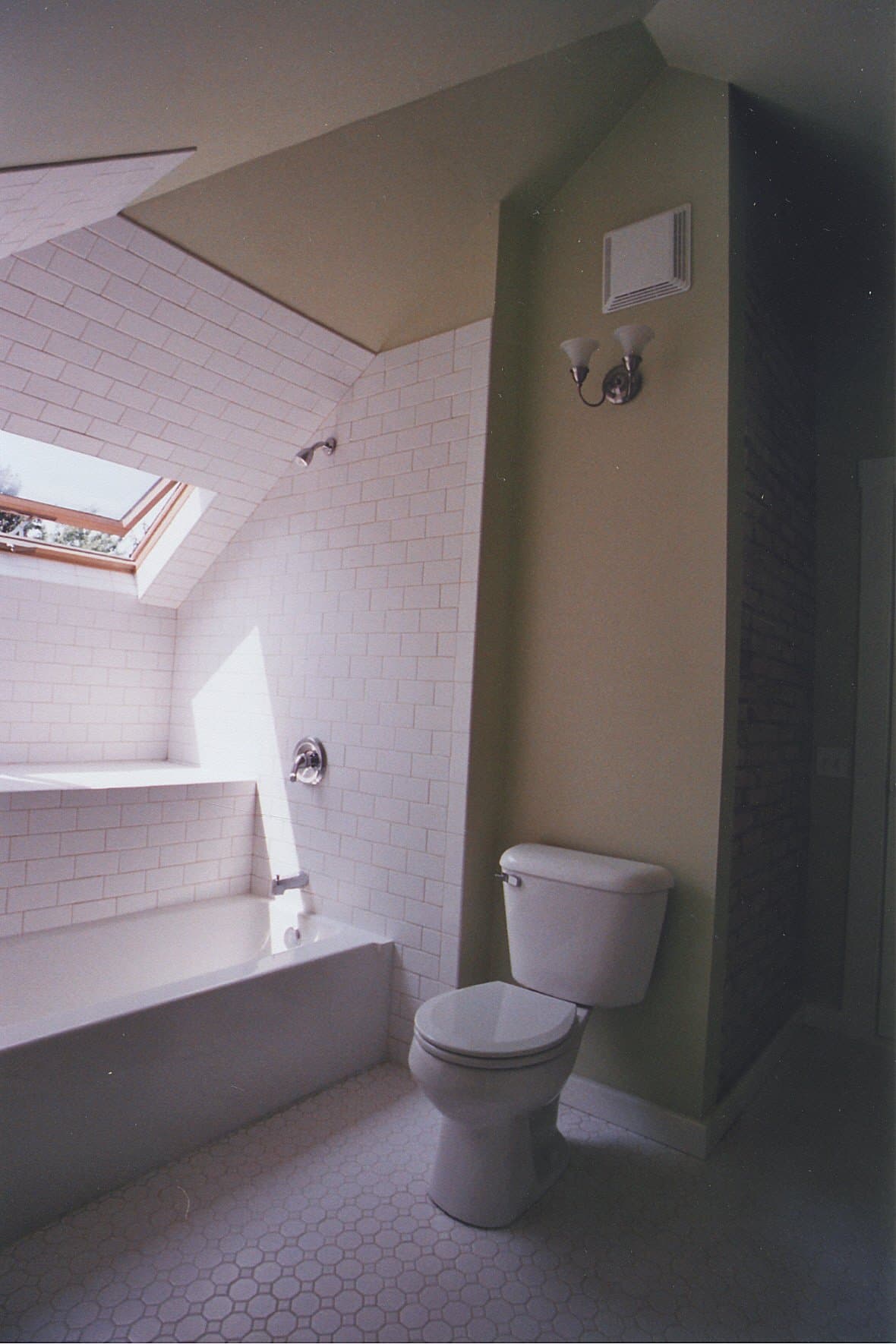Bungalow Bathroom — photo 12