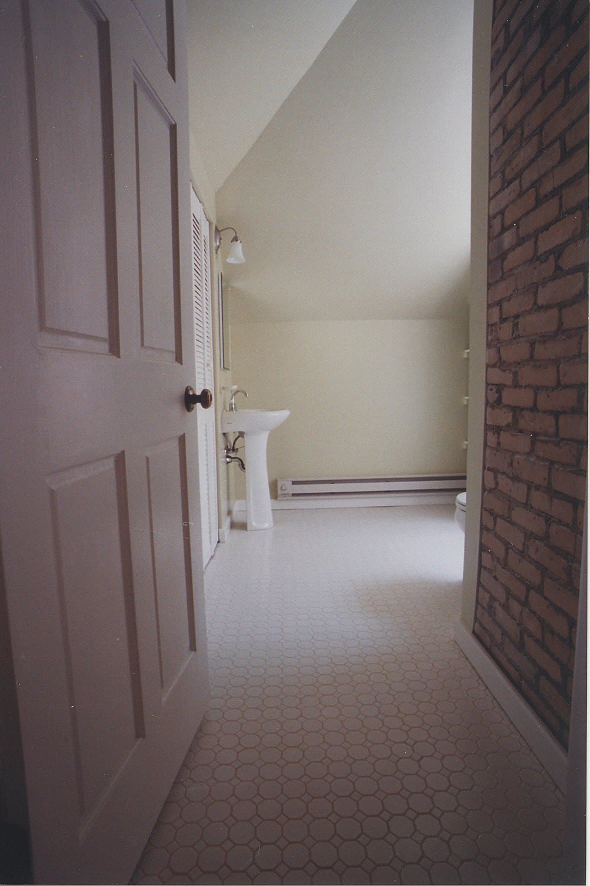 Bungalow Bathroom — photo 3