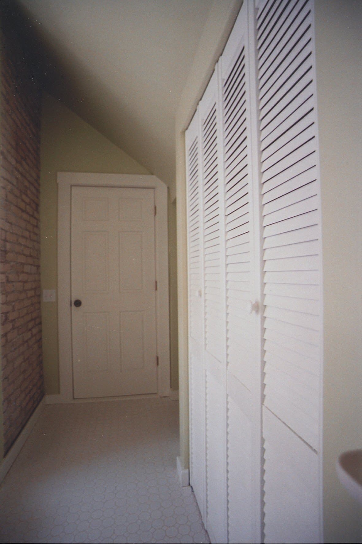 Bungalow Bathroom — photo 6