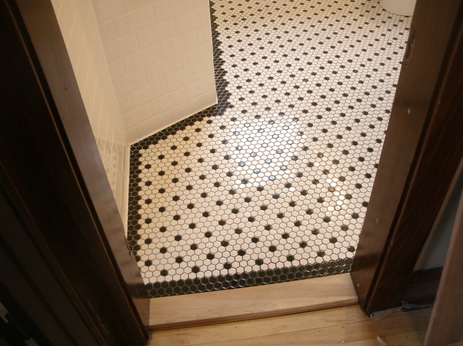 Isthmus Bathroom — photo 1
