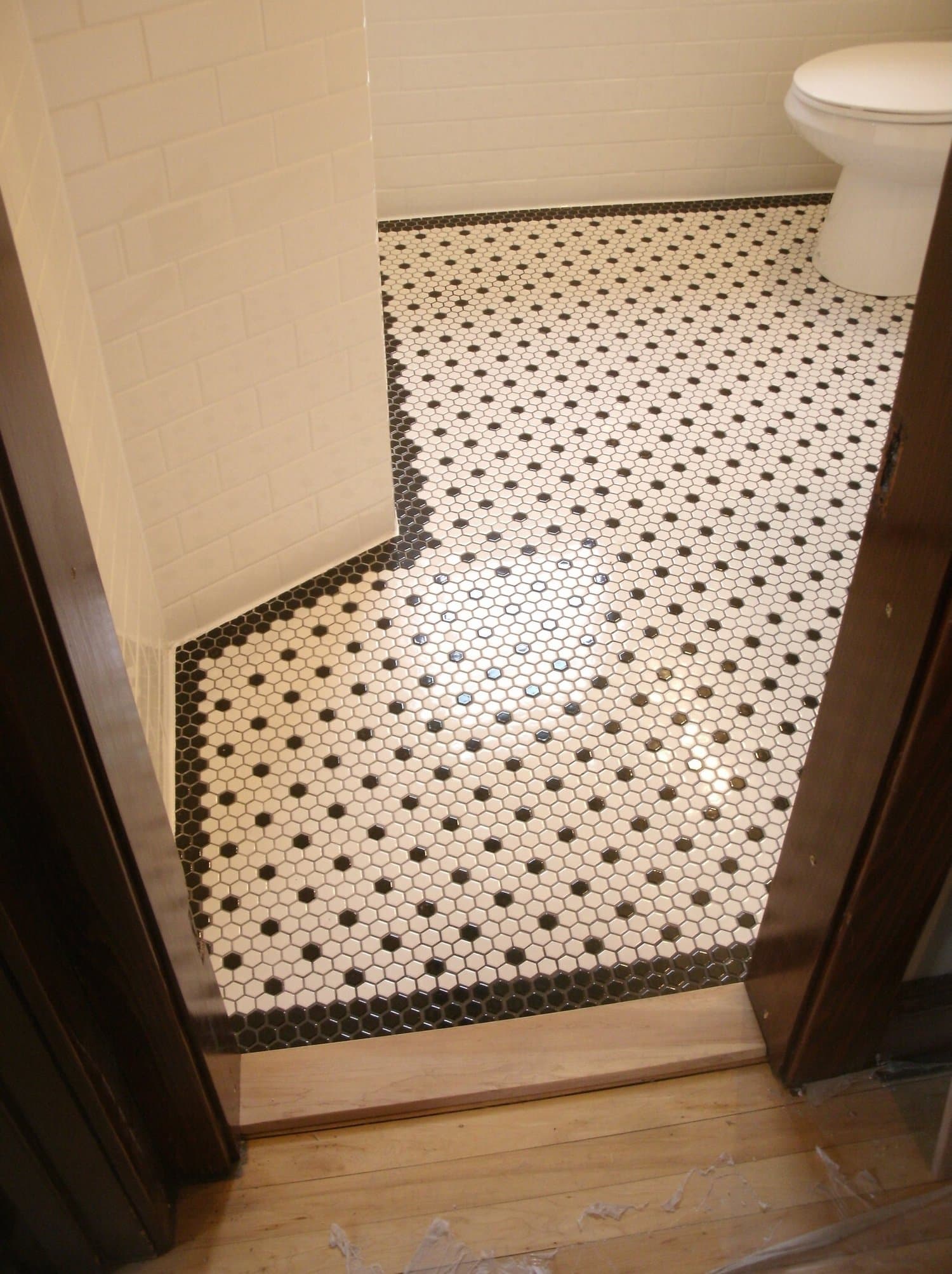 Isthmus Bathroom — photo 2