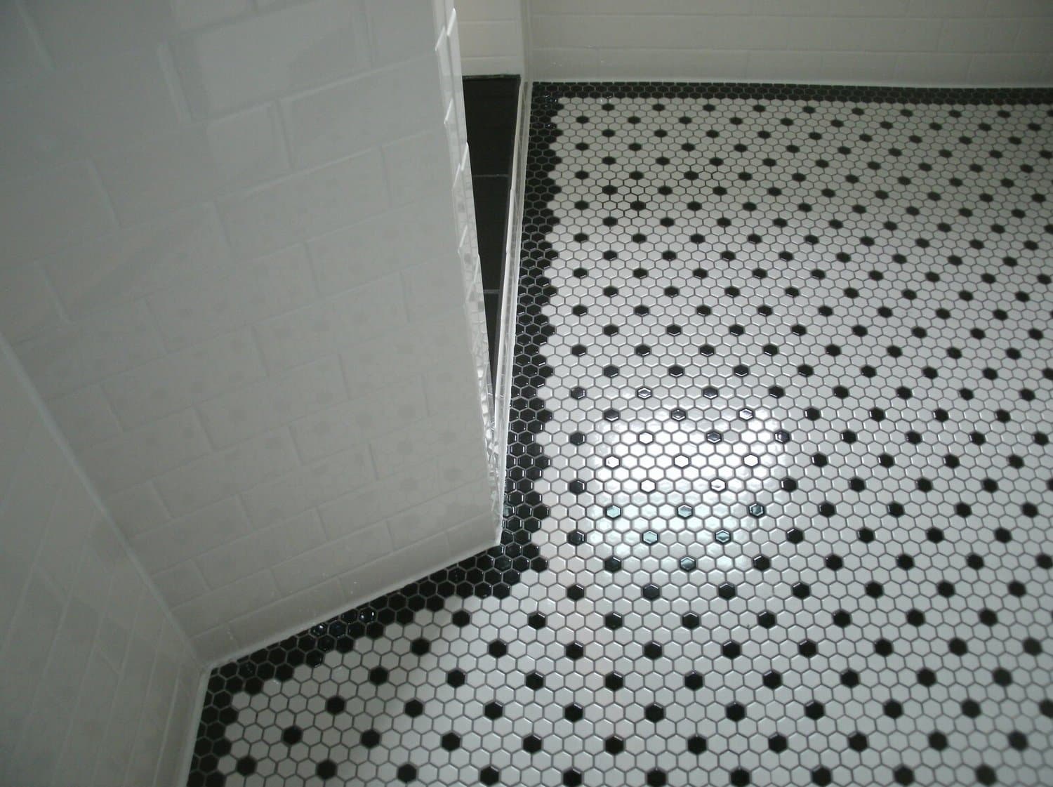 Isthmus Bathroom — photo 3