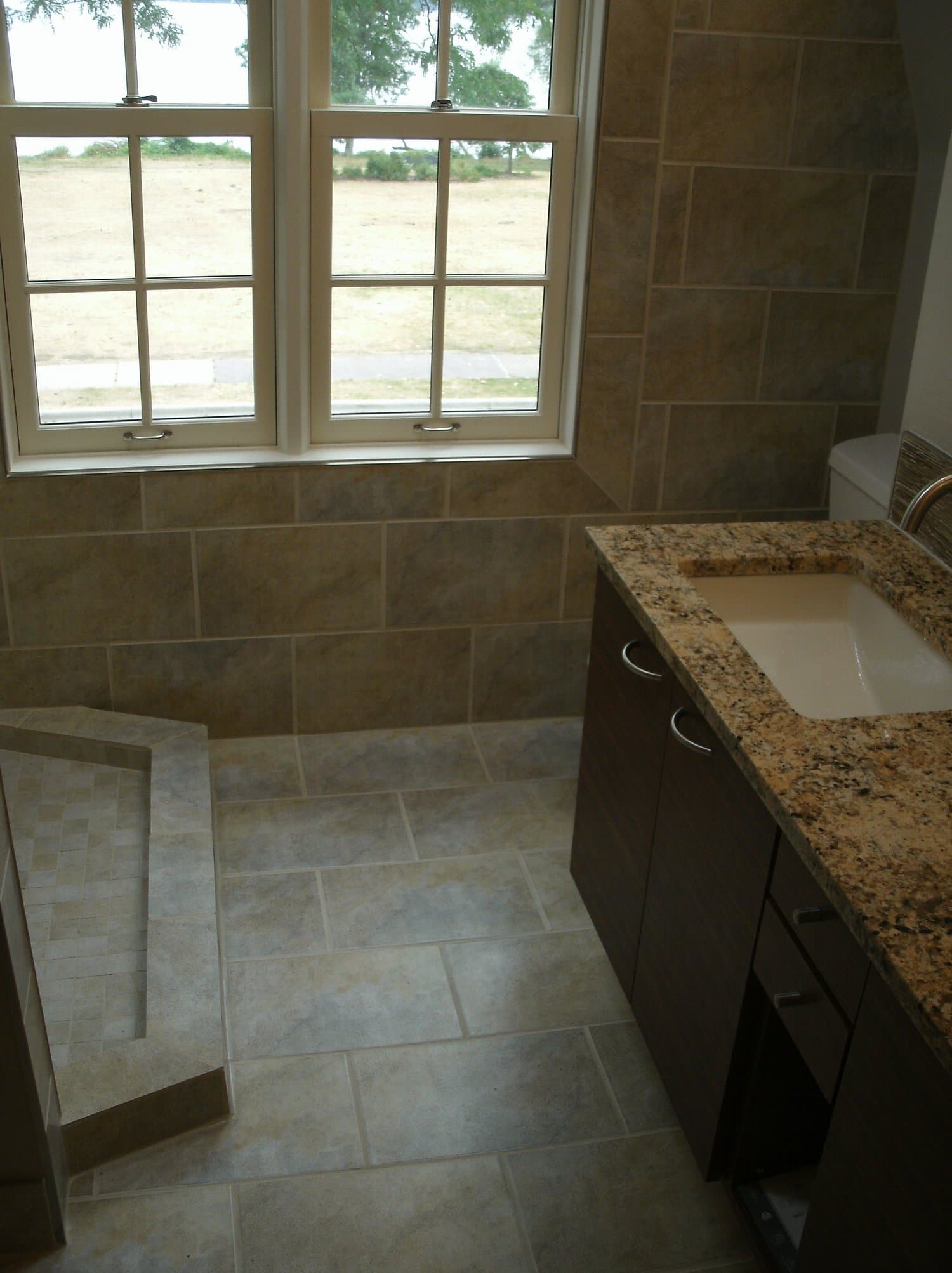 Lake Bathroom — photo 15