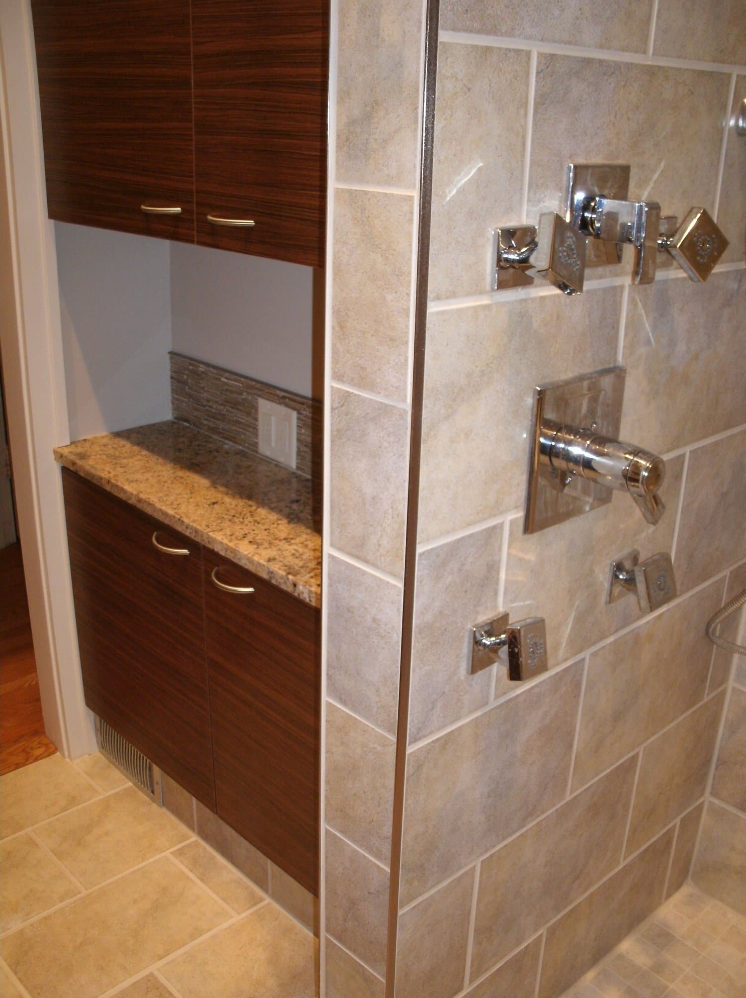 Lake Bathroom — photo 8