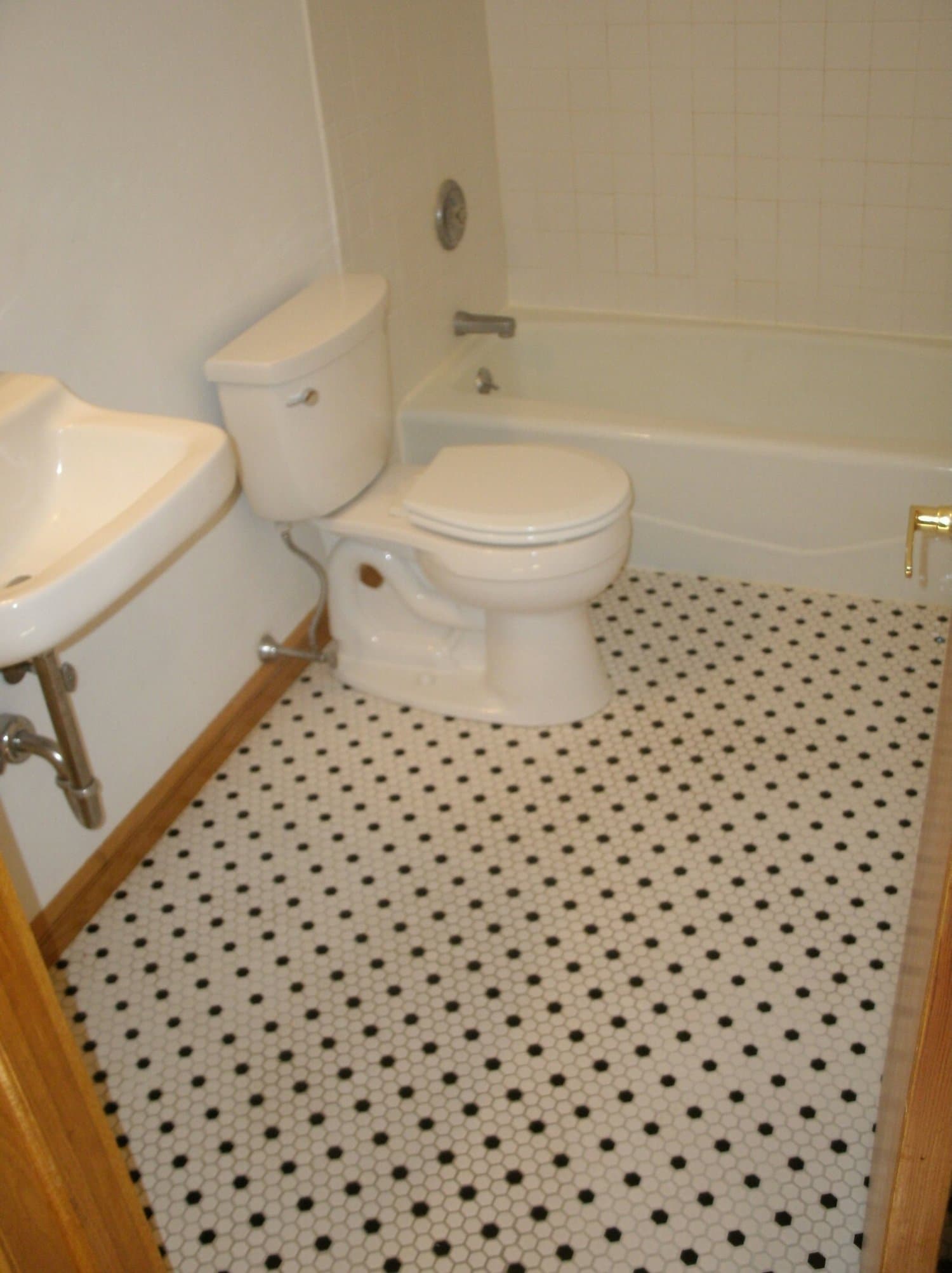 Willy Street Bathroom — photo 5