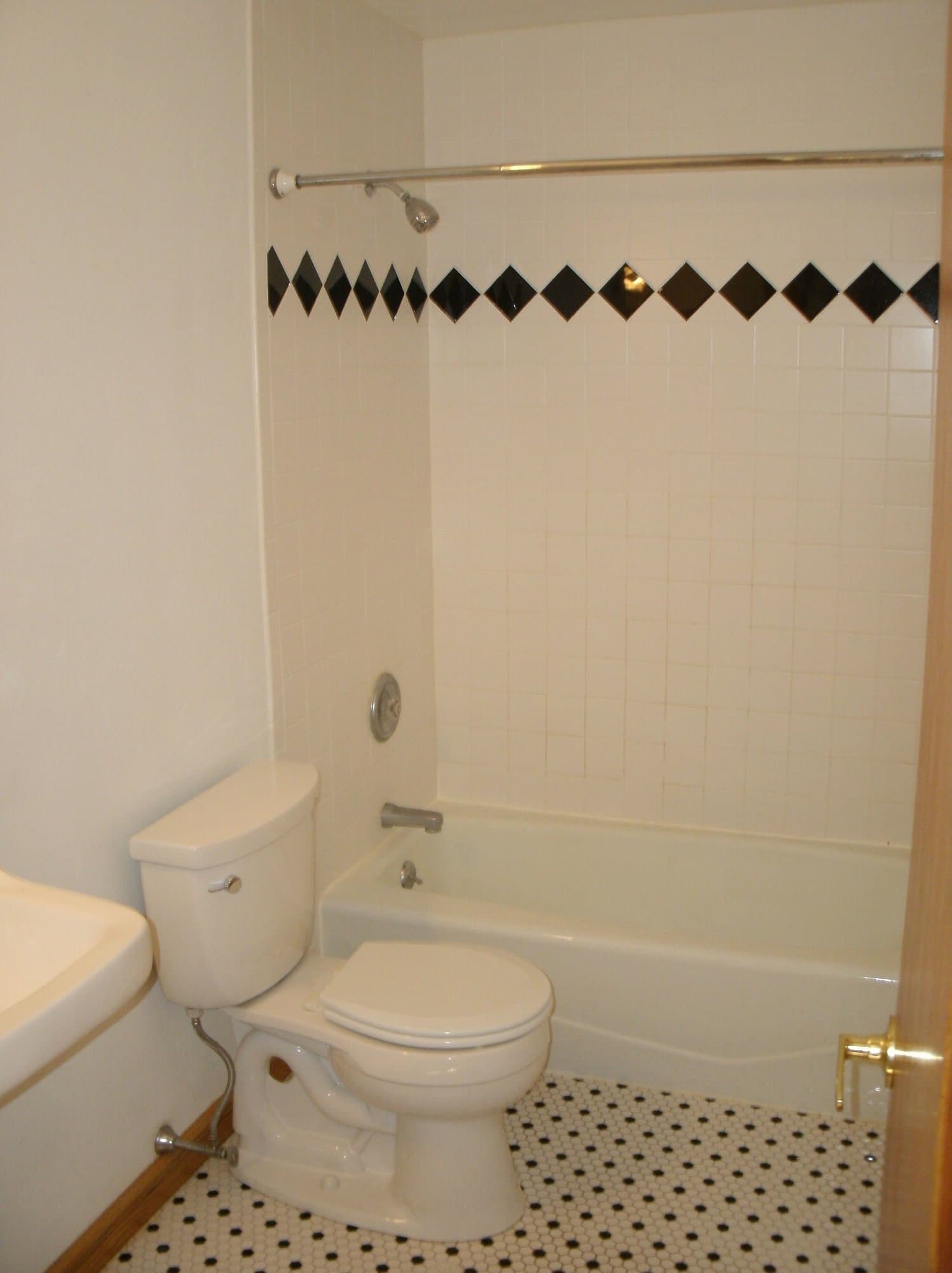 Willy Street Bathroom — photo 6