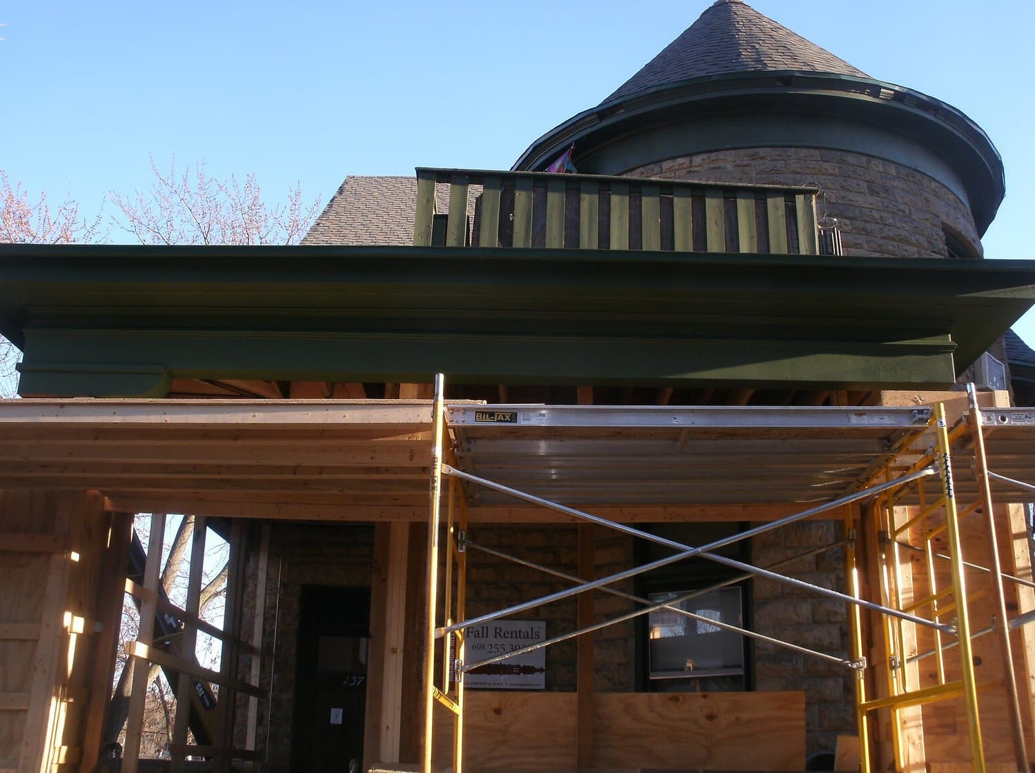 Gorham Castle Porch — photo 20